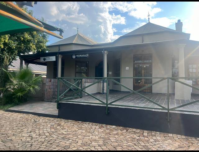2,180M² BUSINESS CENTRE FOR SALE IN POTCHEFSTROOM CENTRAL